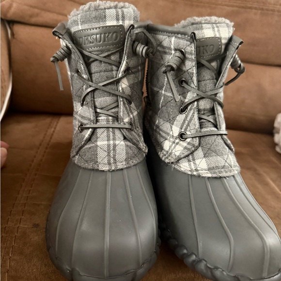 Dksuko Gray Quilted Duck Boots New - Picture 2 of 6